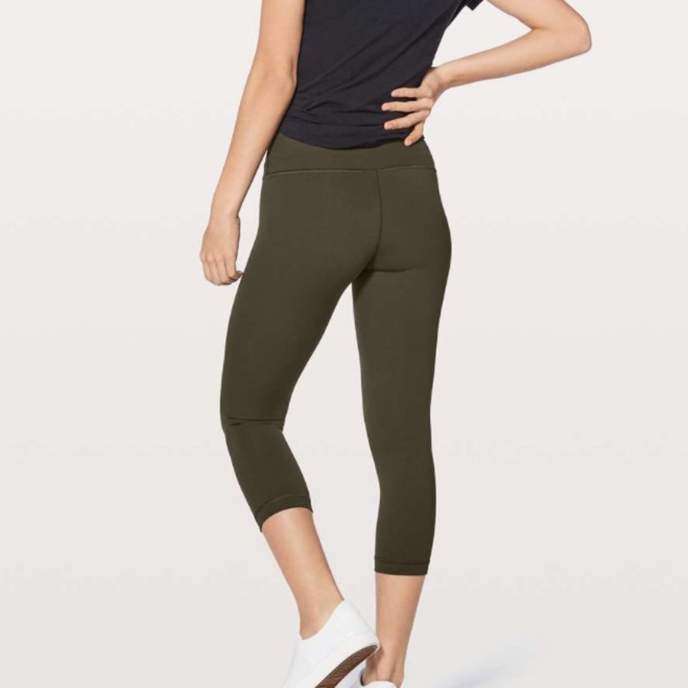 Lululemon Wunder Under Crop (Hi-Rise) *Full-On Luxtreme 21" - Size 12